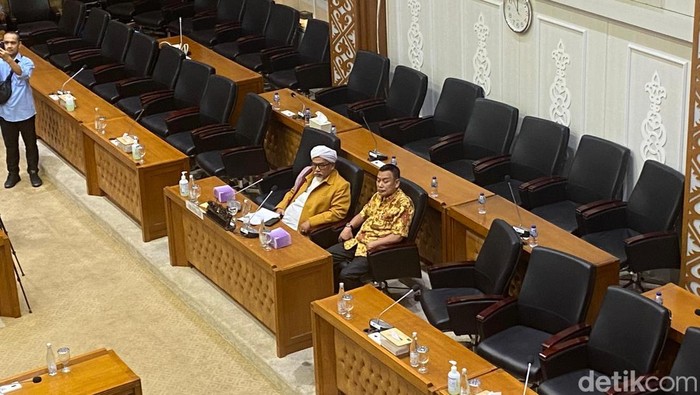 Badan Legislasi (Baleg) DPR RI menggelar rapat dengar pendapat umum (RDPU) dengan tokoh agama Habib Muksin Alatas.