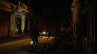 Gangguan besar pada jaringan listrik ini menambah panjang daftar pemadaman yang terus menghantui warga Kuba. REUTERS/Norlys Perez