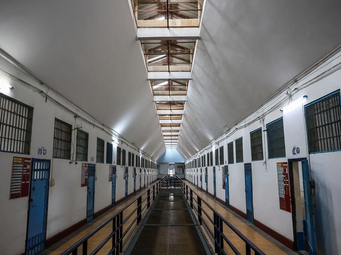 FILE PHOTO: A view shows the corridor of Klong Prem Central Prison where inmates sleep, in Bangkok, Thailand, August 1, 2024. REUTERS/Chalinee Thirasupa/File Photo