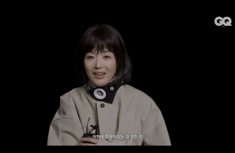 Jun Ji Hyun ungkap kekhawatiran soal penuaan dan masa depan anaknya.