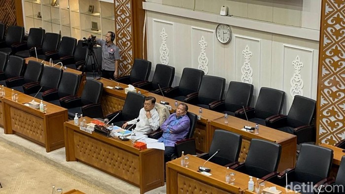 Wakil Presiden RI ke-10 dan 12 Jusuf Kalla menghadiri Rapat Dengar Pendapat (RDP) dengan Badan Legislasi DPR RI.
