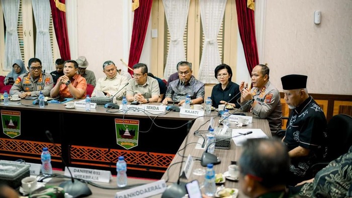 Kapolda Irjen Gatot Tri Suryanta dan Pemprov Sumbar rapat koordinasi terkait PETI, Rabu (9/9/2025).