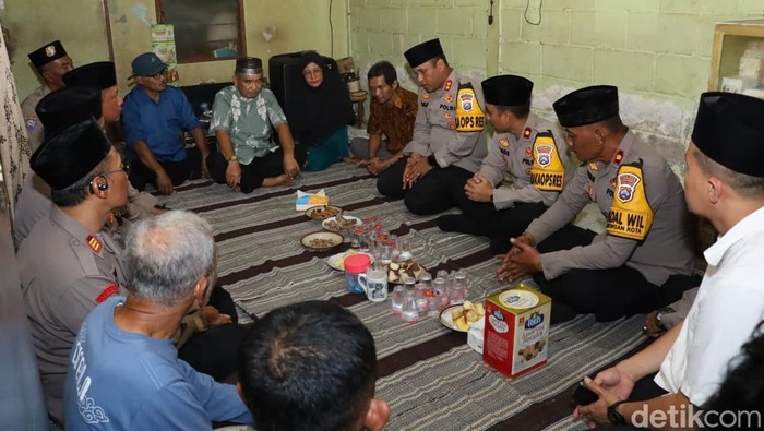 Kapolres Lamongan takziah ke rumah duka Tiara korban mutilasi