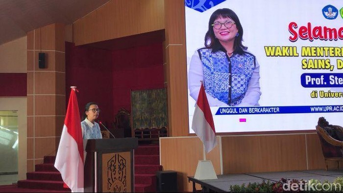Kedatangan Prof Stella batal, diwakili oleh Tenaga Ahli Yanti Manurung beserta tim.
