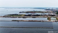 Direktur Pengendalian Pemanfaatan Ruang Laut KKP, Fajar, mengatakan, tanggul itu merupakan bagian dari pengembangan Terminal Umum PT KCN.