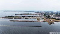 Merespons viralnya tanggul beton di pesisir Cilincing, Dinas Sumber Daya Air (SDA) DKI Jakarta menyatakan bahwa tanggul tersebut bukanlah proyek strategis nasional (PSN) National Capital Integrated Coastal Development (NCICD) berupa tanggul laut maupun tanggul pantai.