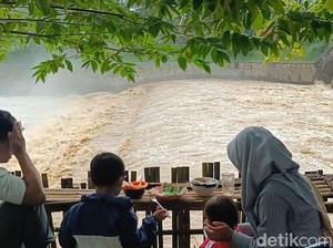 Sempat Bikin Ngeri, Debit Bendung Tajum Banyumas Naik 2,5 Meter Pagi Tadi