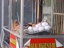 Preman Rese Ngamuk Minta Jatah Ayam Tepung di Solokanjeruk