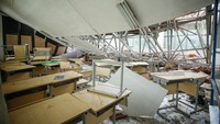 Ada 31 siswa dan 2 guru yang mengalami luka-luka akibat tertimpa bangunan. Beberapa di antaranya dirawat di rumah sakit.