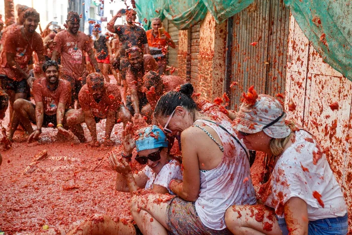 La Tomatina, 'Perang' Lempar Tomat Terbesar di Dunia yang Super Seru! La Tomatina, 'Perang' Lempar Tomat Terbesar di Dunia yang Super Seru!
