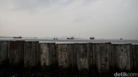Terkait hal itu, Dinas Sumber Daya Air (SDA) Provinsi Jakarta, menegaskan pembangunan tanggul tersebut bukan pekerjaan Dinas SDA.