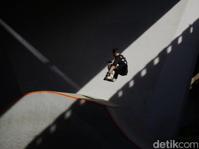 Melihat Skate Park yang Viral di Kolong Tol Slipi