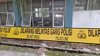 Mendikdasmen Tengok SMKN 1 Cileungsi Bogor yang Roboh