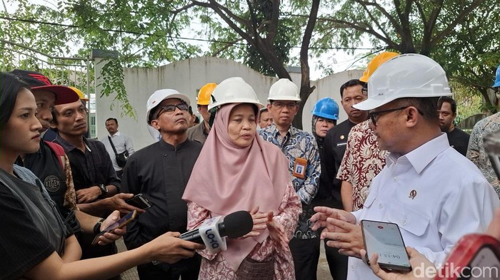 Mendikdasmen Abdul Muti kunjungi SMKN 31 Cileungsi, Bogor yang ambruk.