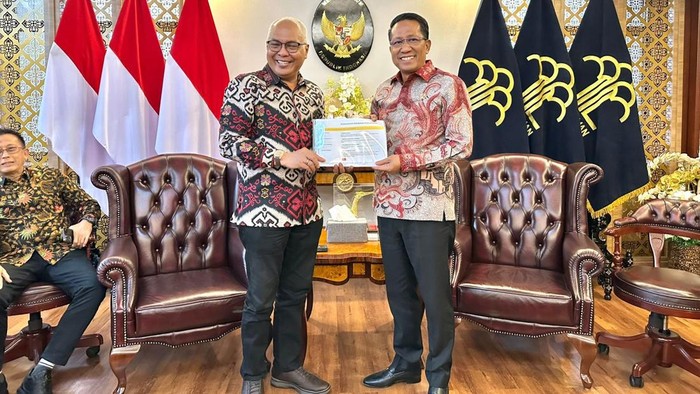 Pengurus Persatuan Wartawan Indonesia (PWI) Pusat yang dipimpin Ketum terpilih, Akhmad Munir, bertemu Menteri Hukum, Supratman Andi Agtas, Kamis (11/9/2025).