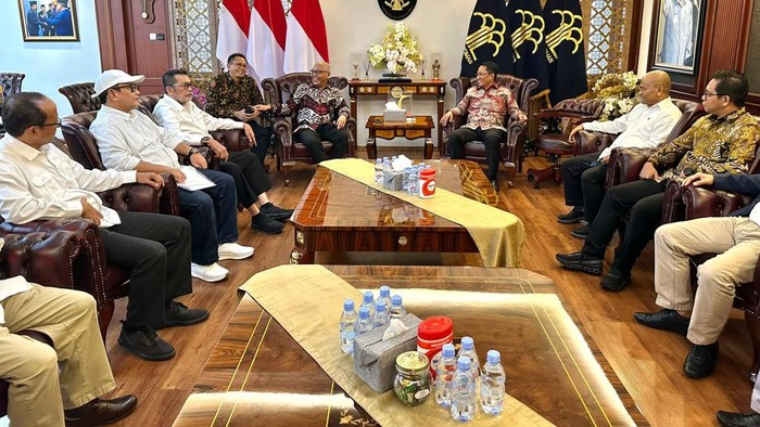Pengurus Persatuan Wartawan Indonesia (PWI) Pusat yang dipimpin Ketum terpilih, Akhmad Munir, bertemu Menteri Hukum, Supratman Andi Agtas, Kamis (11/9/2025).