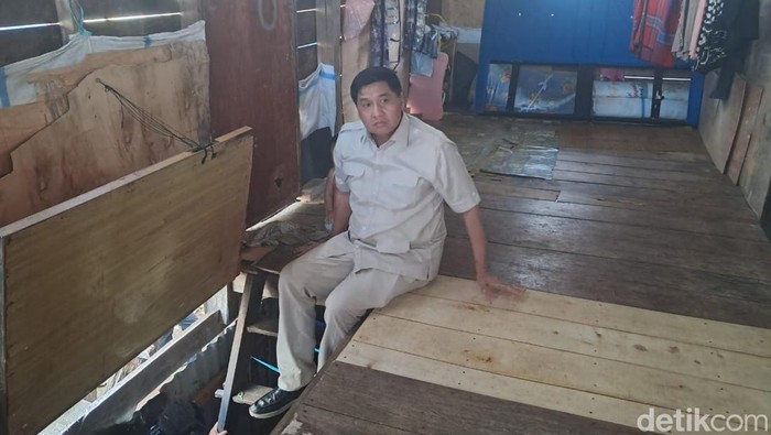 Menteri Perumahan dan Kawasan Permukiman (PKP) Maruarar Sirait meninjau permukiman kumuh di wilayah Pampang, Kota Makassar.
