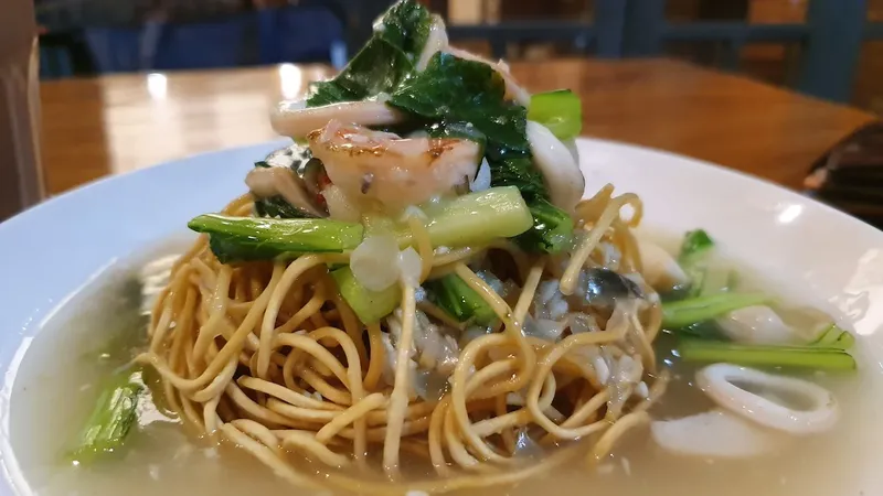 Mie titi khas Makassar dari Balakenam Dapoer Rakjat.