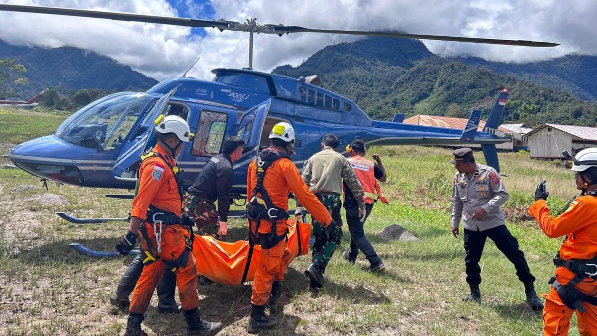 Tim Gabungan Basarnas, TNI, dan Polri Berhasil Evakuasi Empat Jenazah Korban Helikopter di Jila