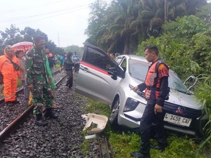 Kronologi Mobil Ditumpangi Sekeluarga Tertemper KA di OKU hingga 1 Orang Tewas
