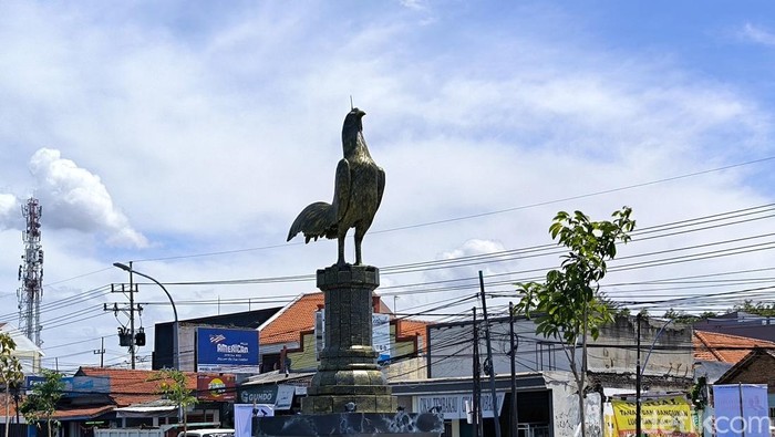 Monumen Ayam Jago di Lidah Wetan Surabaya