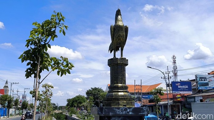 Monumen Ayam Jago di Lidah Wetan Surabaya