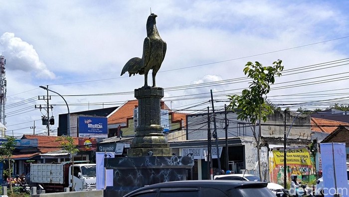 Monumen Ayam Jago di Lidah Wetan Surabaya