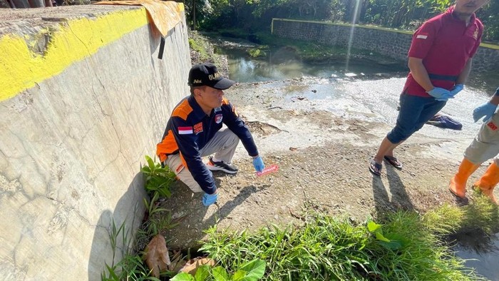 MLH (28), seorang pria ASN BPPKAD Rembang ditemukan tewas di sungai dekat rumahnya dengan leher tersayat, Kamis (11/9/2025).