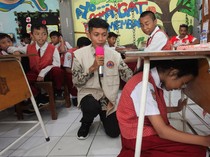 Pelajar Surabaya Diajari Cara Berlindung Saat Gempa