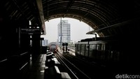 PT Kereta Api Indonesia (Persero) akan mendapatkan Public Service Obligation (PSO) sebesar Rp 5,864 triliun pada 2026. Anggaran tersebut tercantum dalam Buku Nota Keuangan II Tahun Anggaran 2026.
