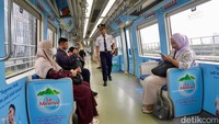 Dalam penjelasannya, penumpang disabilitas LRT Jabodebek akan mendapatkan tarif khusus.