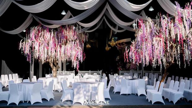 Foto pernikahan di dalam gang sempit, hasilnya bikin warganet takjub di Bekasi, Jawa Barat. Unggahan tersebut langsung viral di media sosial.