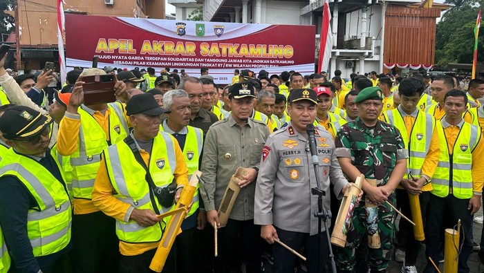 Polda Riau meluncurkan Green Satkamling untuk menjaga keamanan sosial dan lingkungan.