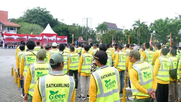 Polda Riau meluncurkan Green Satkamling untuk menjaga keamanan sosial dan lingkungan, Kamis (11/9/2025).