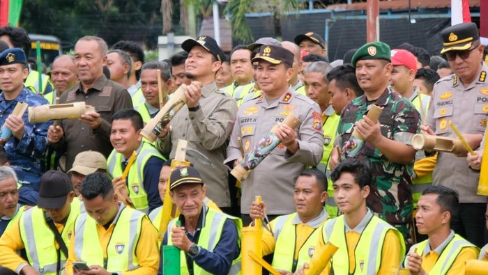 Polda Riau meluncurkan Green Satkamling untuk menjaga keamanan sosial dan lingkungan, Kamis (11/9/2025).