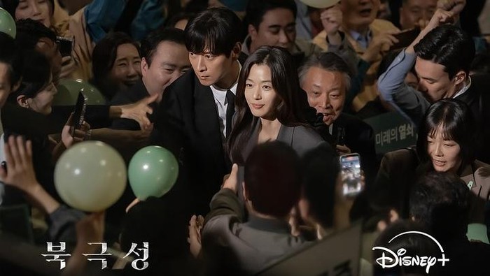 Potret Jun Ji Hyun dan Kang Dong won pada cuplikan drama Korea terbaru, Tempest. (dok @disneypluskr) Potret Jun Ji Hyun dan Kang Dong won pada cuplikan drama Korea terbaru, Tempest. (dok @disneypluskr)