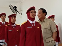 Saat Prabowo Kunjungan Perdana ke Sekolah Rakyat, Siswa Antusias!