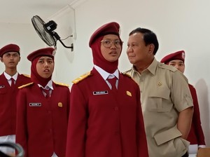 Saat Prabowo Kunjungan Perdana ke Sekolah Rakyat, Siswa Antusias!