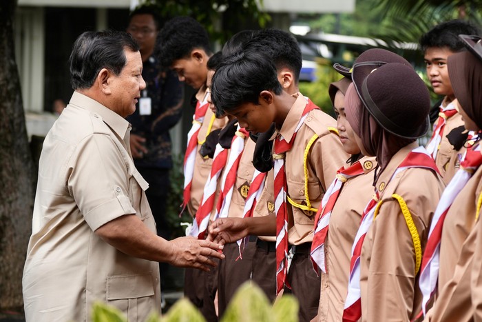 Presiden Prabowo Subianto mengunjungi Sekolah Rakyat Menengah Atas (SRMA) 10 Jakarta Selatan, Kamis (11/9/2025) siang.