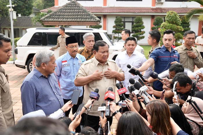 Presiden Prabowo Subianto saat meninjau Sekolah Rakyat Menengah Atas (SRMA) 10 Margaguna, Jakarta Selatan, hari ini.