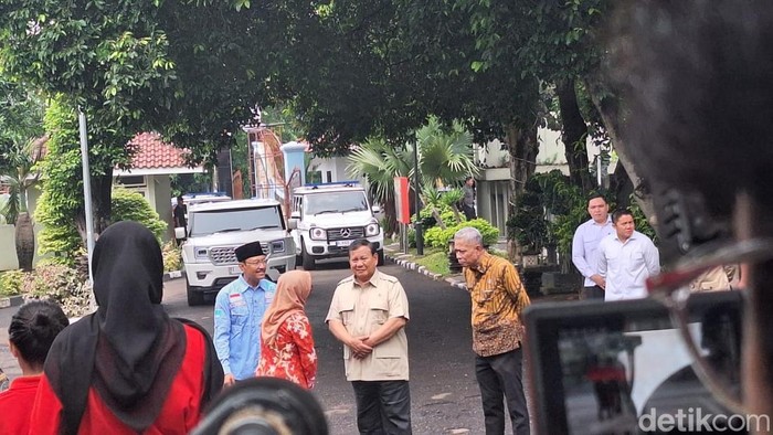Presiden Prabowo Subianto tiba di sekolah rakyat Margaguna Jaksel (Eva Savitri/detikcom)
