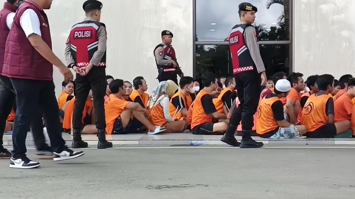 Puluhan pengedar narkoba diamankan Polda Kalsel, 11 di antaranya anggota jaringan Fredy Pratama.