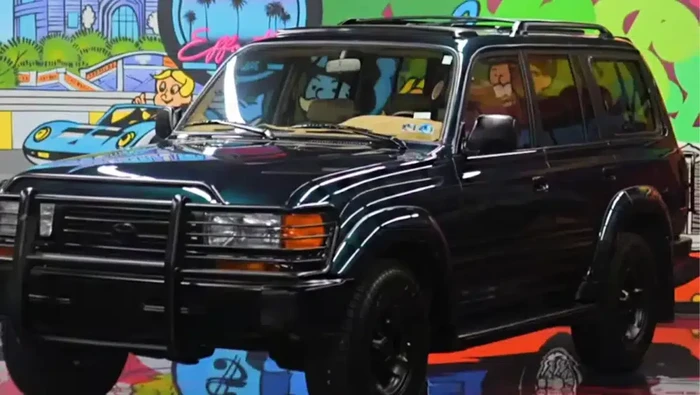 Restorasi mobil Kobe Bryant Shaquille ONeal, legenda NBA itu merestorasi Toyota Land Cruiser tahun 1996, SUV yang dikemudikan mendiang Kobe Bryant selama masa sekolah menengahnya.