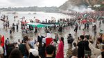Ribuan Warga Tunisia Serbu Pantai, Dukung Kapal Bantuan ke Gaza