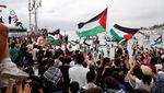 Ribuan Warga Tunisia Serbu Pantai, Dukung Kapal Bantuan ke Gaza