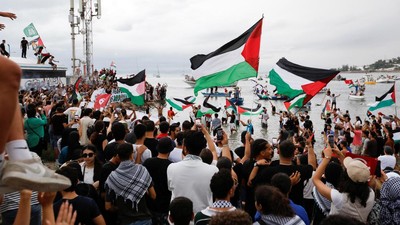 Ribuan Warga Tunisia Serbu Pantai, Dukung Kapal Bantuan ke Gaza