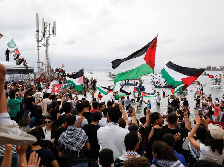 Ribuan Warga Tunisia Serbu Pantai, Dukung Kapal Bantuan ke Gaza
