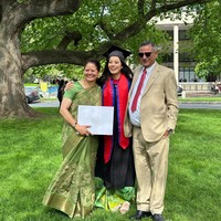 Ratu kecantikan itu sendiri merupakan anak dari mantan Menteri Kesehatan Birodh Khatiwada sedangkan ibunya, Munu Sigdel Khatiwada, adalah anggota parlemen negara bagian Provinsi Bagmati.Foto: Instagram @shrinkhala_