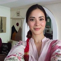 Shrinkhala Khatiwada adalah mantan Miss Nepal yang ikut diserang netizen selagi Nepal sedang bergejolak. Ia dituduh sebagai salah satu ‘nepo kids Nepal’ yang mendapat kenyamanan dari pengaruh keluarga yang korupsi.Foto: Instagram @shrinkhala_