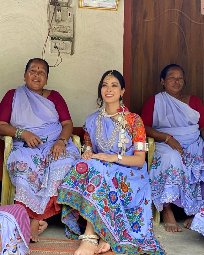 Selagi Nepal diwarnai rangkaian aksi unjuk rasa yang sampai memakan korban, Shrinkhala kehilangan simpati dari netizen. Apalagi suaminya juga dituduh terlibat korupsi Foto: Instagram @shrinkhala_